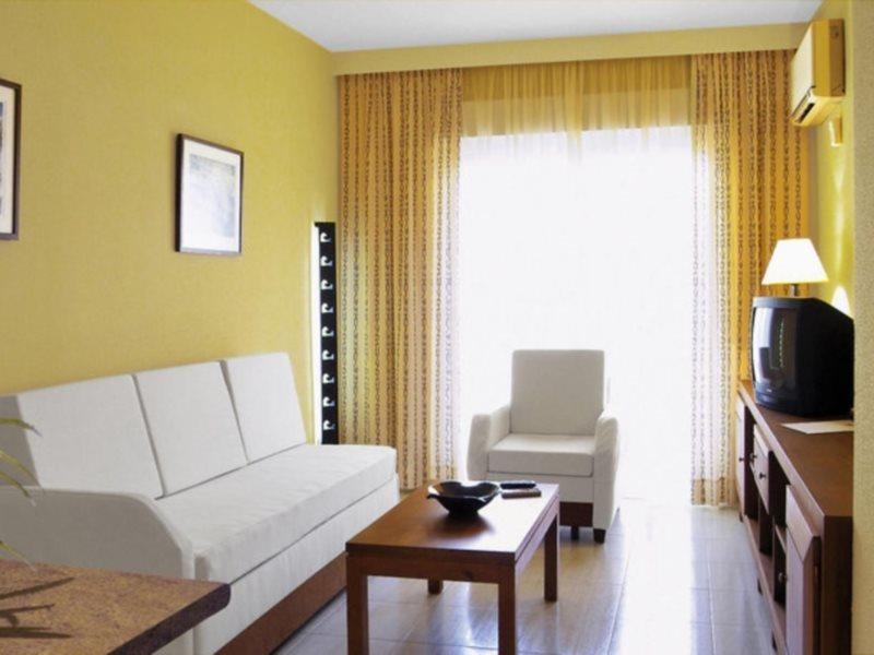 Aparthotel Las Dunas ชิกลานา เด ลา ฟรอนเตรา ภายนอก รูปภาพ